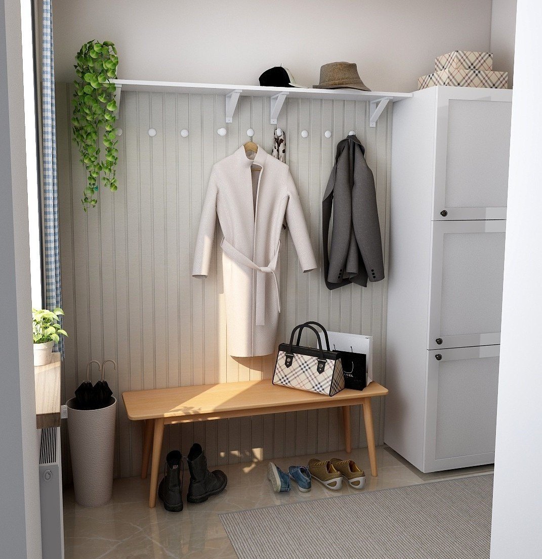 Hallway with a coat wall, a shoe bench and a white cupboard